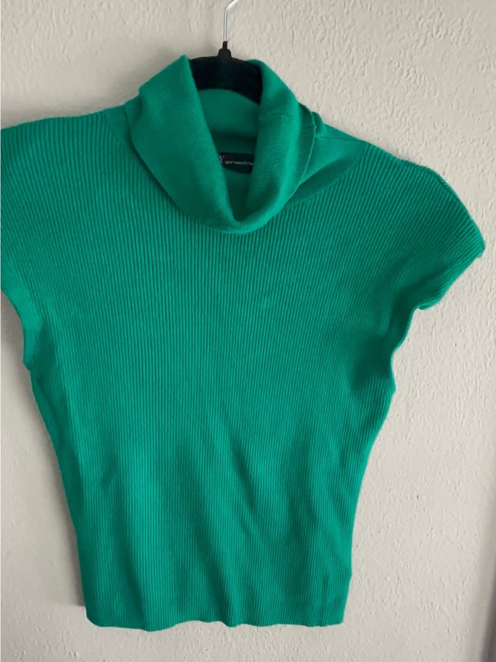 NY&Co Emerald Green Ribbed Mock Neck Knit Top Size Medium